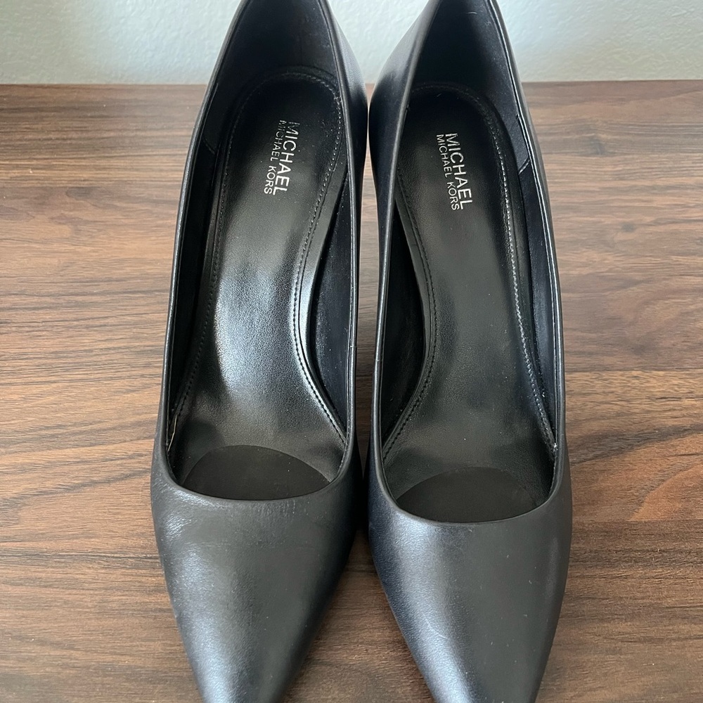 MICHAEL Michael Kors Black Pointed-Toe Leather Pumps